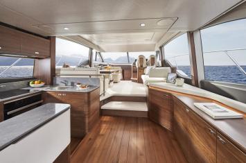 Yachtcharter Princess55F 7