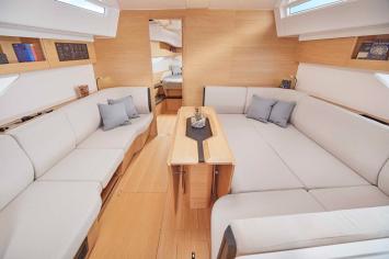 Yachtcharter ElanE6 5