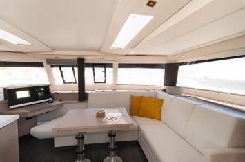 Yachtcharter FountainePajotNew47 10