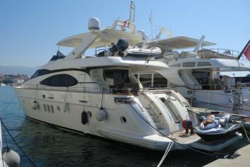 Yachtcharter Azimut74Fly 41cab 3