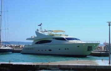 Yachtcharter Ferretti Yachts 880 4 cab hauptansicht 1