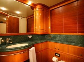 Yachtcharter Ferretti Yachts 880 4 cab aussenansicht 4