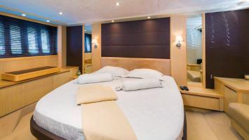 Yachtcharter PrincessV65 11