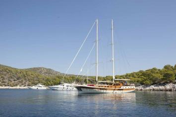 Yachtcharter WoodenMotorsailer90ft 3