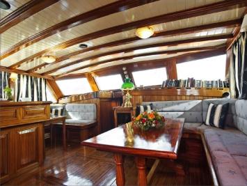 Yachtcharter WoodenMotorsailer90ft 17