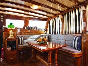 Yachtcharter WoodenMotorsailer90ft 18