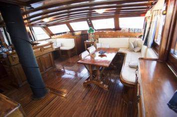 Yachtcharter WoodenMotorsailer90ft 19