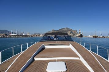 Yachtcharter Leopard23 31cab 8