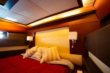 Yachtcharter Leopard23 31cab 14