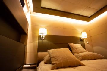 Yachtcharter Leopard23 31cab 17