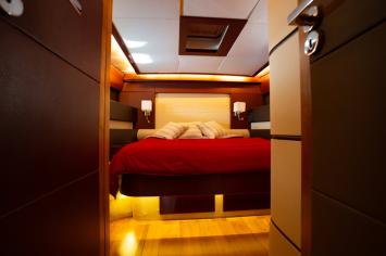 Yachtcharter Leopard23 31cab 18