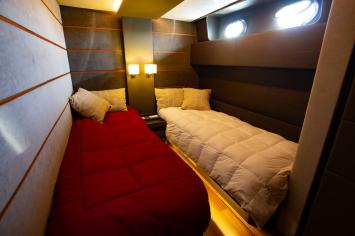 Yachtcharter Leopard23 31cab 20