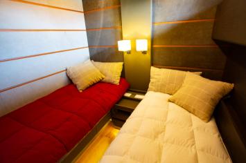 Yachtcharter Leopard23 31cab 21