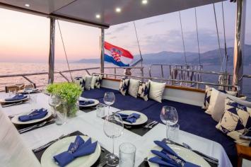 Yachtcharter GuletSaintLuca 16