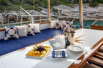 Yachtcharter GuletSaintLuca 18