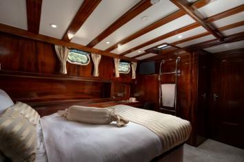 Yachtcharter GuletSaintLuca 29