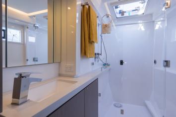 Yachtcharter Leopard45 28