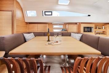 Yachtcharter elan impression 50 1 dining area
