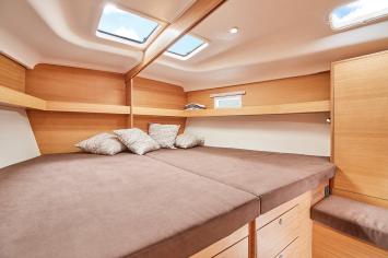 Yachtcharter elan impression 50 1 forward cabin