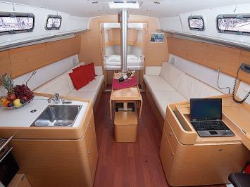 Yachtcharter First35 Rhea 2