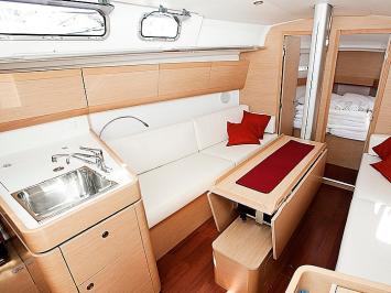 Yachtcharter First35 Rhea 3