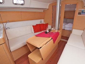 Yachtcharter First35 Rhea 5
