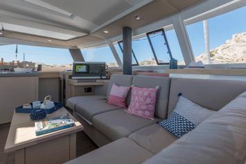 Yachtcharter Astrea42 31cab 15