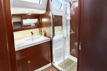 Yachtcharter BavariaVision46 9