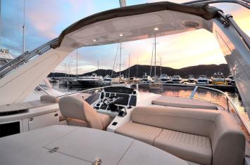Yachtcharter SealineT60AURA 2