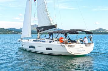 Yachtcharter Dufour470 First Secret 2