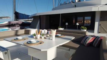 Yachtcharter Bali5 CREWED 9