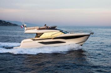 Yachtcharter PrestigeF4