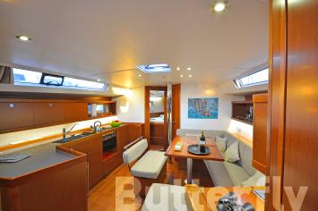 Yachtcharter Oceanis45 17