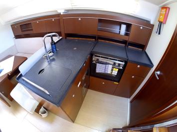 Yachtcharter Hanse385 6