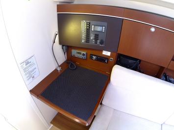 Yachtcharter Hanse385 9