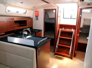 Yachtcharter Hanse385 11