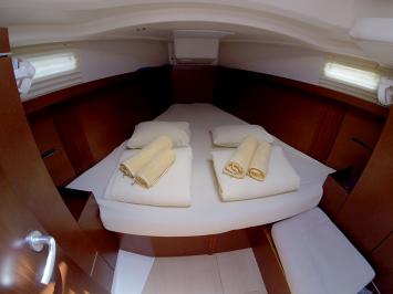 Yachtcharter Hanse385 14
