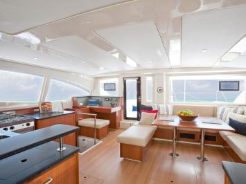 Yachtcharter Leopard38 4