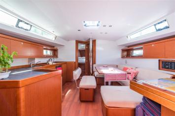 Yachtcharter Oceanis45 14