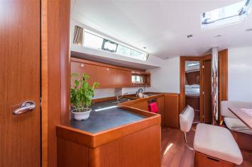 Yachtcharter Oceanis45 17