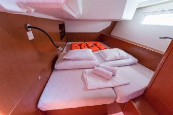 Yachtcharter Oceanis45 23