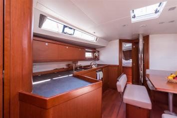 Yachtcharter Oceanis45 16