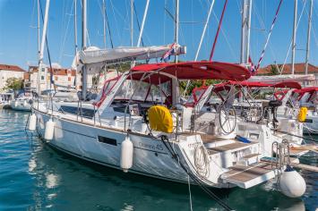 Yachtcharter Oceanis45 3