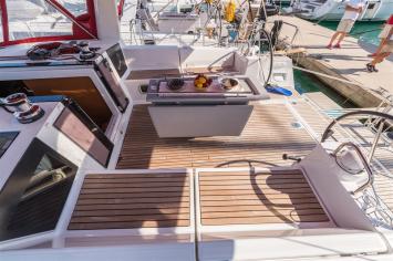 Yachtcharter Oceanis45 9