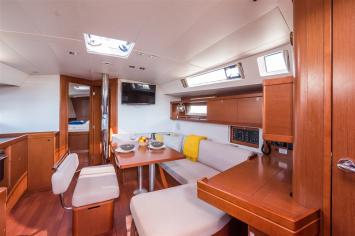 Yachtcharter Oceanis45 16