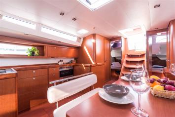 Yachtcharter Oceanis48 5Cab 19