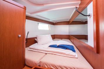 Yachtcharter Oceanis48 5Cab 27