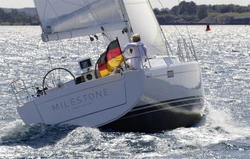 Yachtcharter Hanse385 6