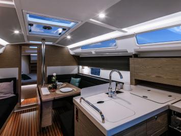 Yachtcharter Hanse388 8