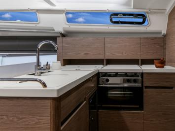 Yachtcharter Hanse388 11